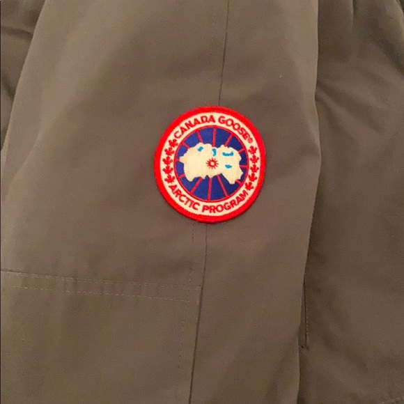 Canada Goose Jacket, bomber style, size M - Picture 6 of 6